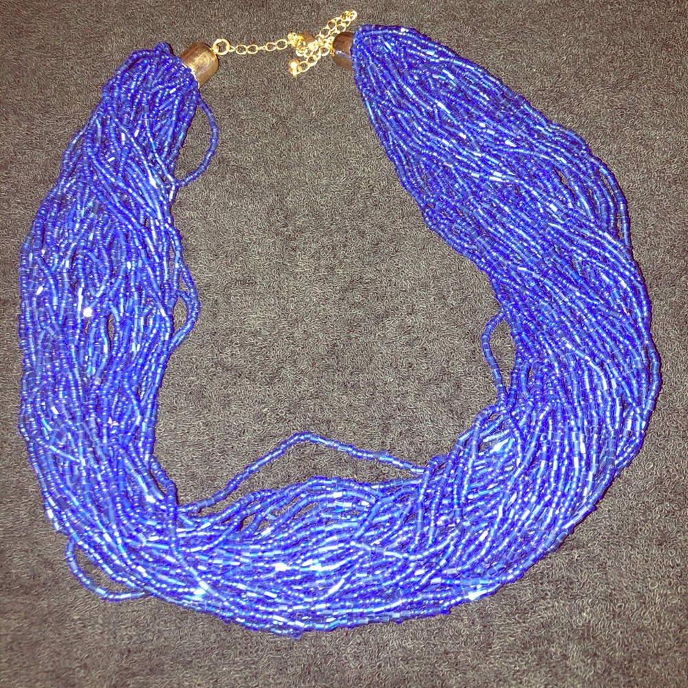 BEAUTIFUL BEADED NECKLACE (COSTUME JEWELRY)